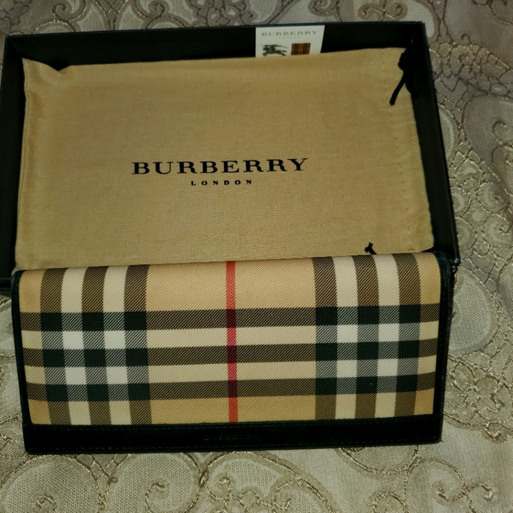 Almost new BURBERRY Wallet